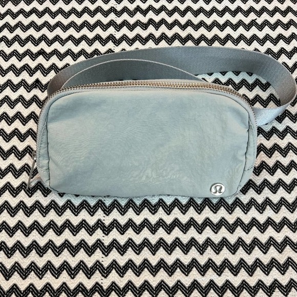 lululemon athletica Handbags - NWT Seal Grey lululemon Everywhere Belt Bag EBB 1L FAST SHIP